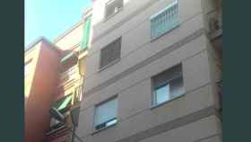 Fachada del edificio donde se produjo el incendio en l'Hospitalet de Llobregat / Bombers