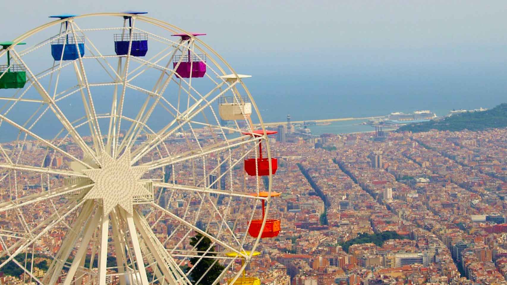 El parque de atracciones del Tibidabo, uno de los planes clásicos del verano en Barcelona / PIXABAY