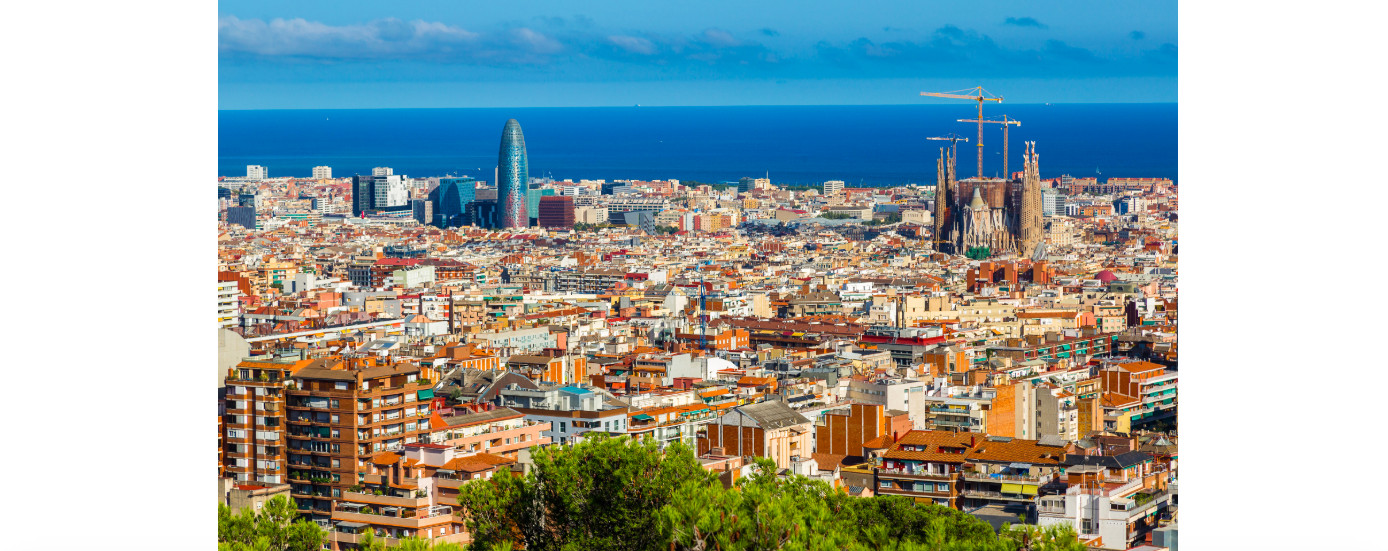 Vista panorámica de Barcelona en un día soleado / BARCELONA COM TU