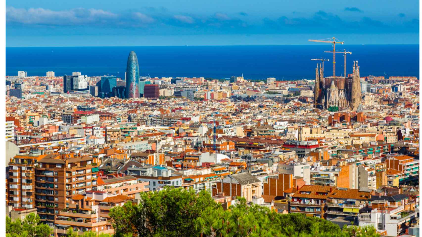 Vista panorámica de Barcelona en un día soleado / BARCELONA COM TU