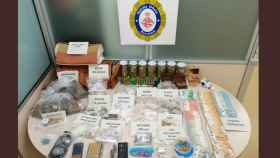 Drogas, objetos y dinero intervenido por la Guardia Urbana de Barcelona / GU