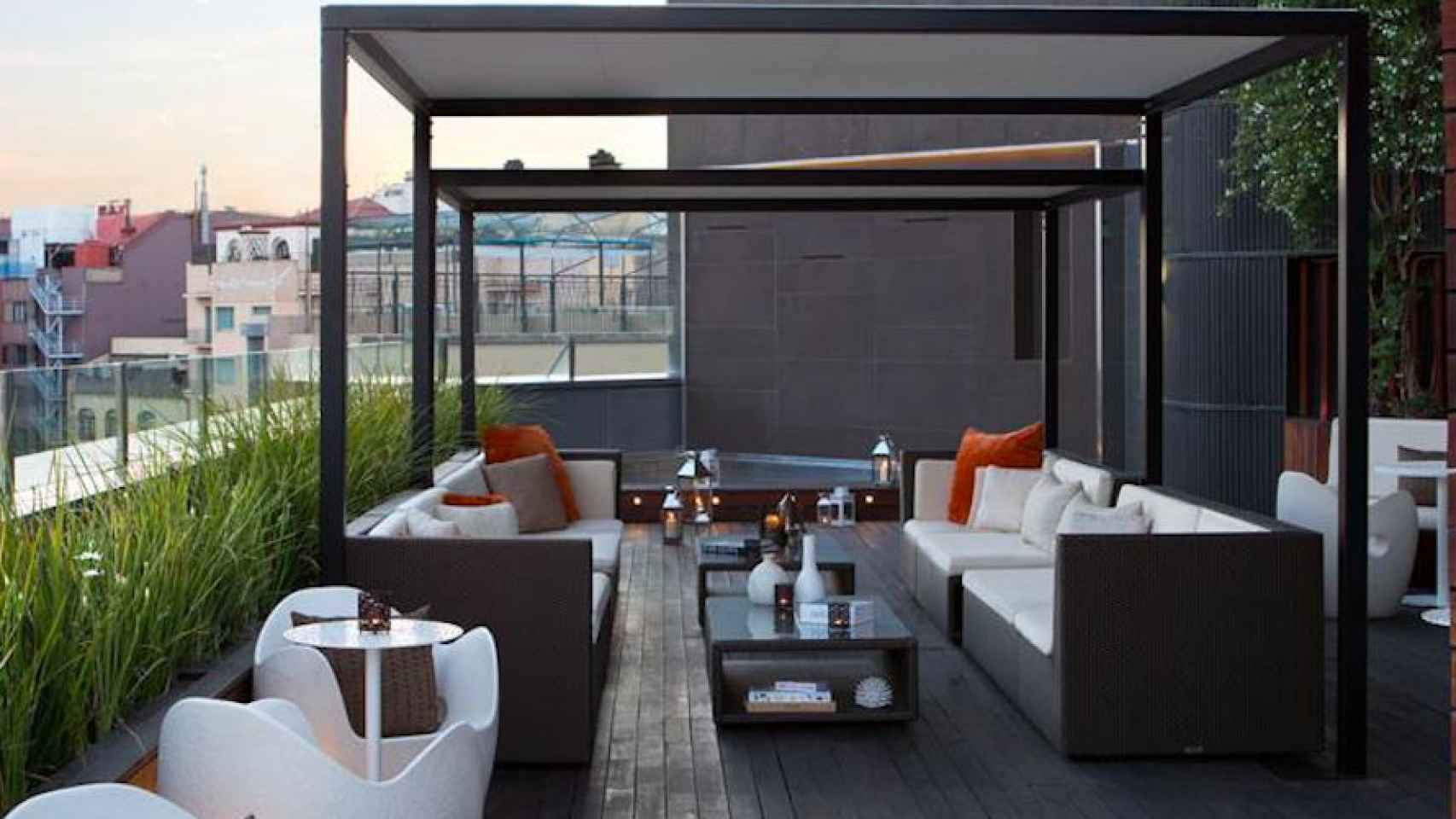 Imagen de la terraza del Renaissance Barcelona Hotel / REINAISSANCE BARCELONA HOTEL