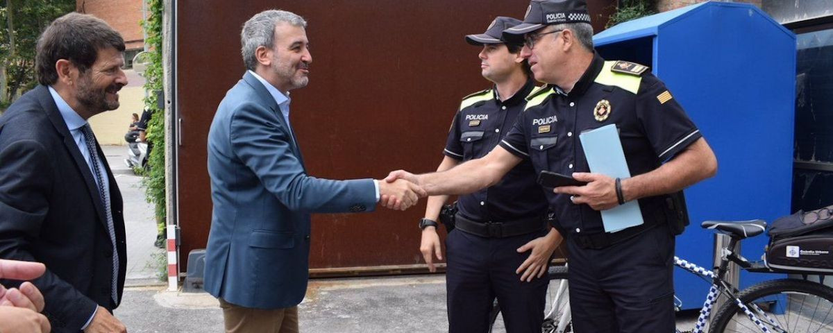 Albert Batlle y Jaume Collboni visitan una comisaría de la Guardia Urbana / TWITTER JAUME COLLBONI
