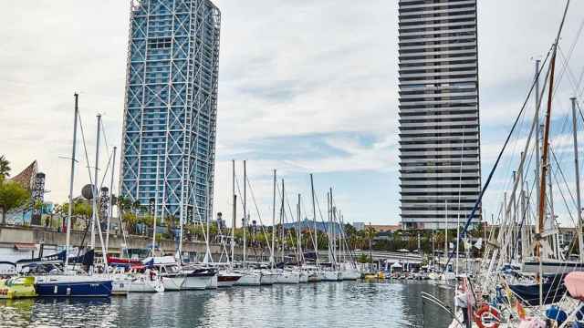 Port Olímpic de Barcelona, con las dos torres Mapfre de fondo