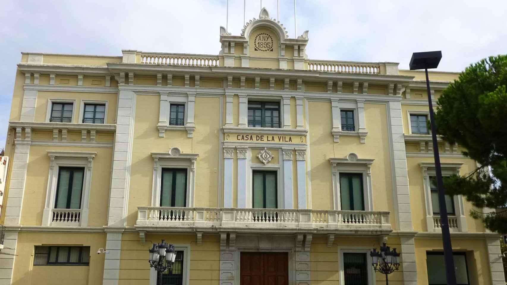 Fachada del Ayuntamiento de l'Hospitalet de Llobregat