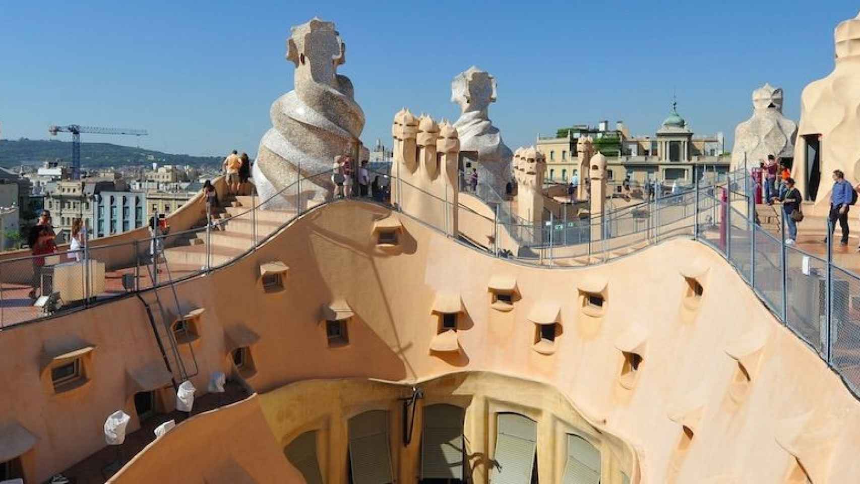 La terraza de La Pedrera, uno de los edificios más emblemáticos de Barcelona / PIXABAY