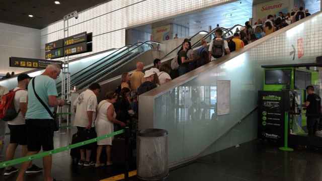 Colas en la terminal 2 para pasar el control de seguridad de la T2 / EP