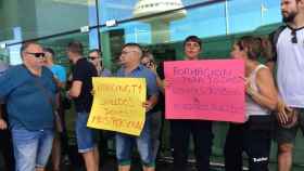 Huelguistas en una manifestación en el Aeropuerto de Barcelona / A. L.
