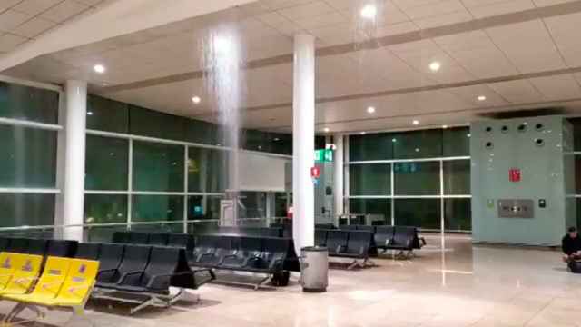 Impactante cortina de agua en el Aeropuerto de Barcelona durante la tormenta / Twitter