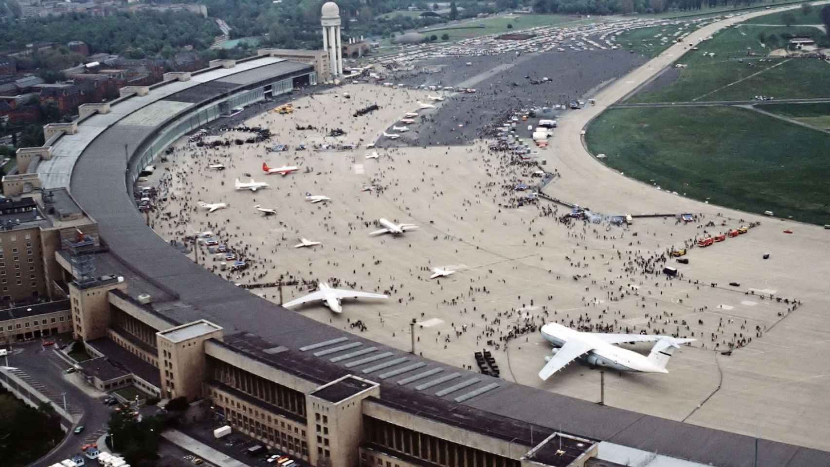 El aeropuerto abandonado de Tempelhof en Berlín