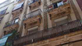 Un bloque de pisos de la calle Joaquim Costa del Raval / ARCHIVO