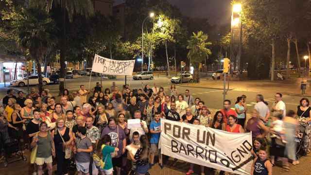 Vecinos del barrio del Besòs en una de las caceroladas reivindicativas contra la inseguridad / T.C