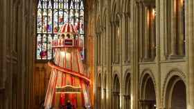 Tobogán instalado en la catedral de Norwich, en el Reino Unido