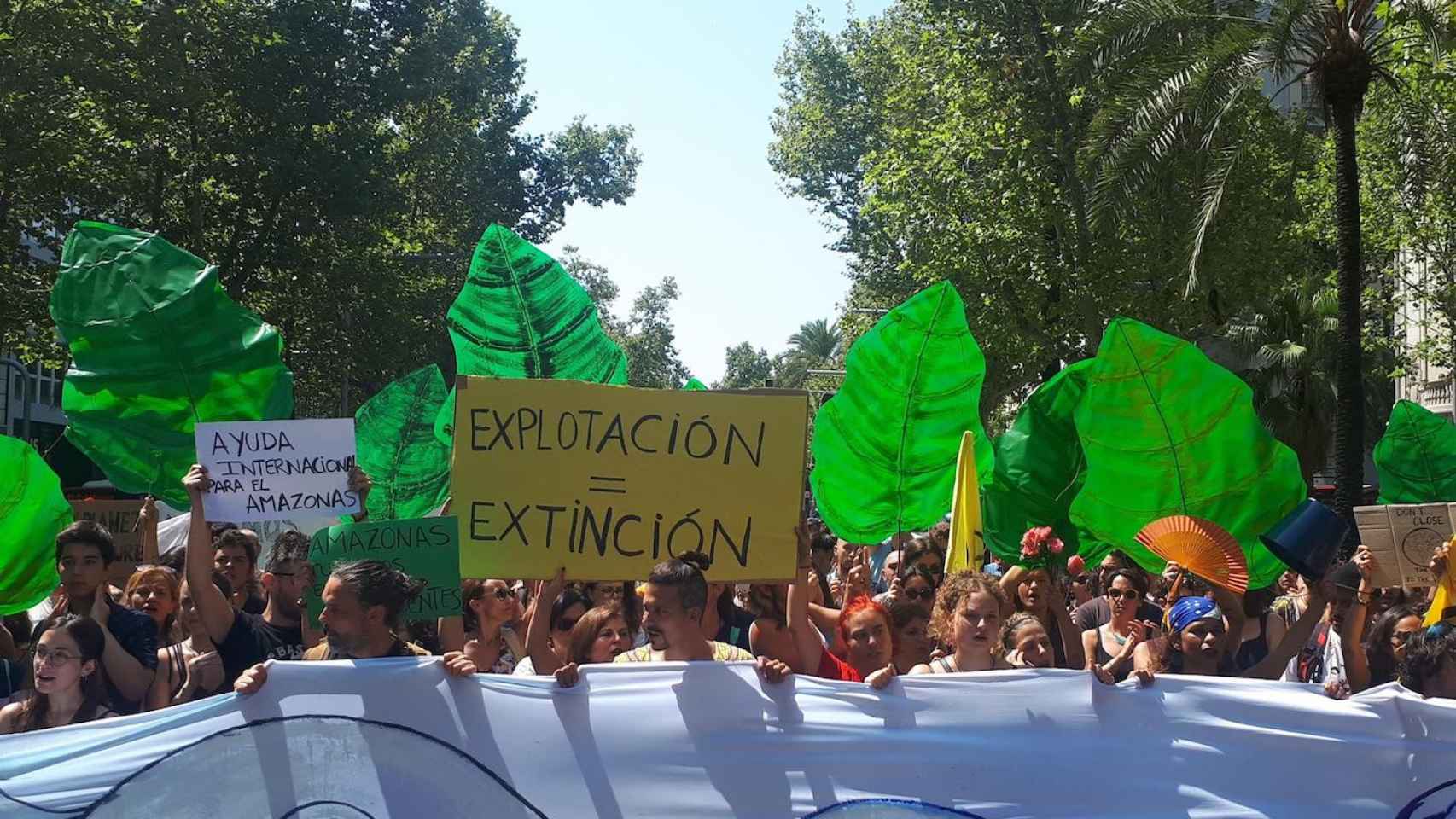 Concentración contra el incendio del Amazonas y hacia la dimisión de Jair Bolsonaro en Barcelona / EUROPA PRESS