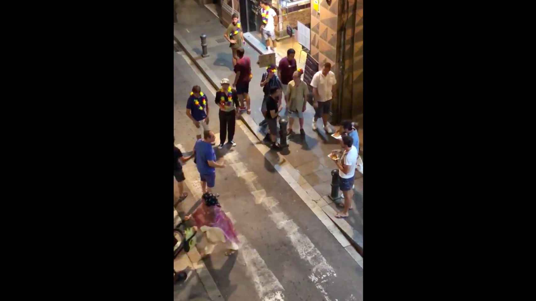 Imagen de un turista tras haber vivido un intento de robo en el Gòtic, Barcelona / Twitter