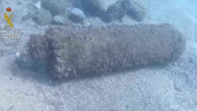 La bomba de la Guerra Civil localizada en aguas de la Barceloneta / GUARDIA CIVIL