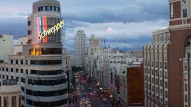 Esquina de Schweppes en la Gran Vía de Madrid