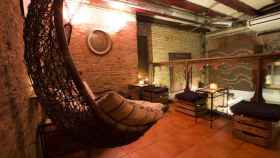 Interior del Ziryab Shisha Lounge, uno de los lugares más auténticos para fumar cachimba en Barcelona / ZIRYAB