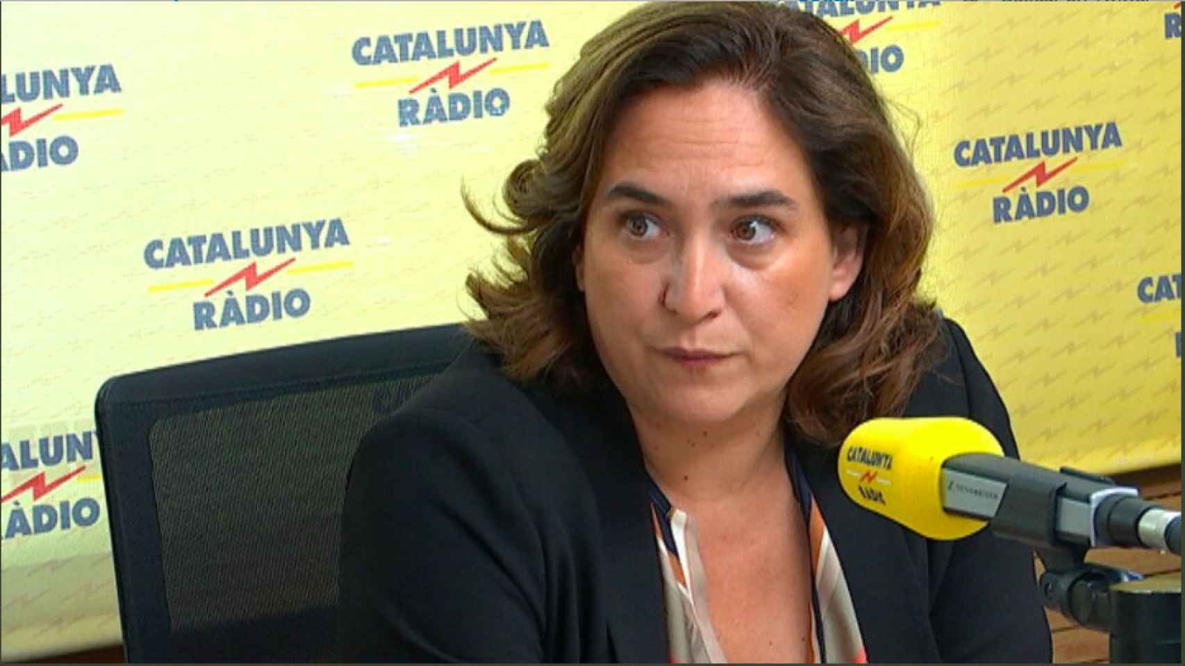 La alcaldesa de Barcelona, Ada Colau, en una entrevista con Catalunya Ràdio
