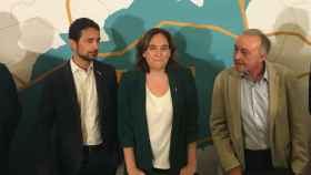 Damià Calvet, Ada Colau y Antoni Poveda en la presentación de la Zona de Bajas Emisiones en Barcelona / RP