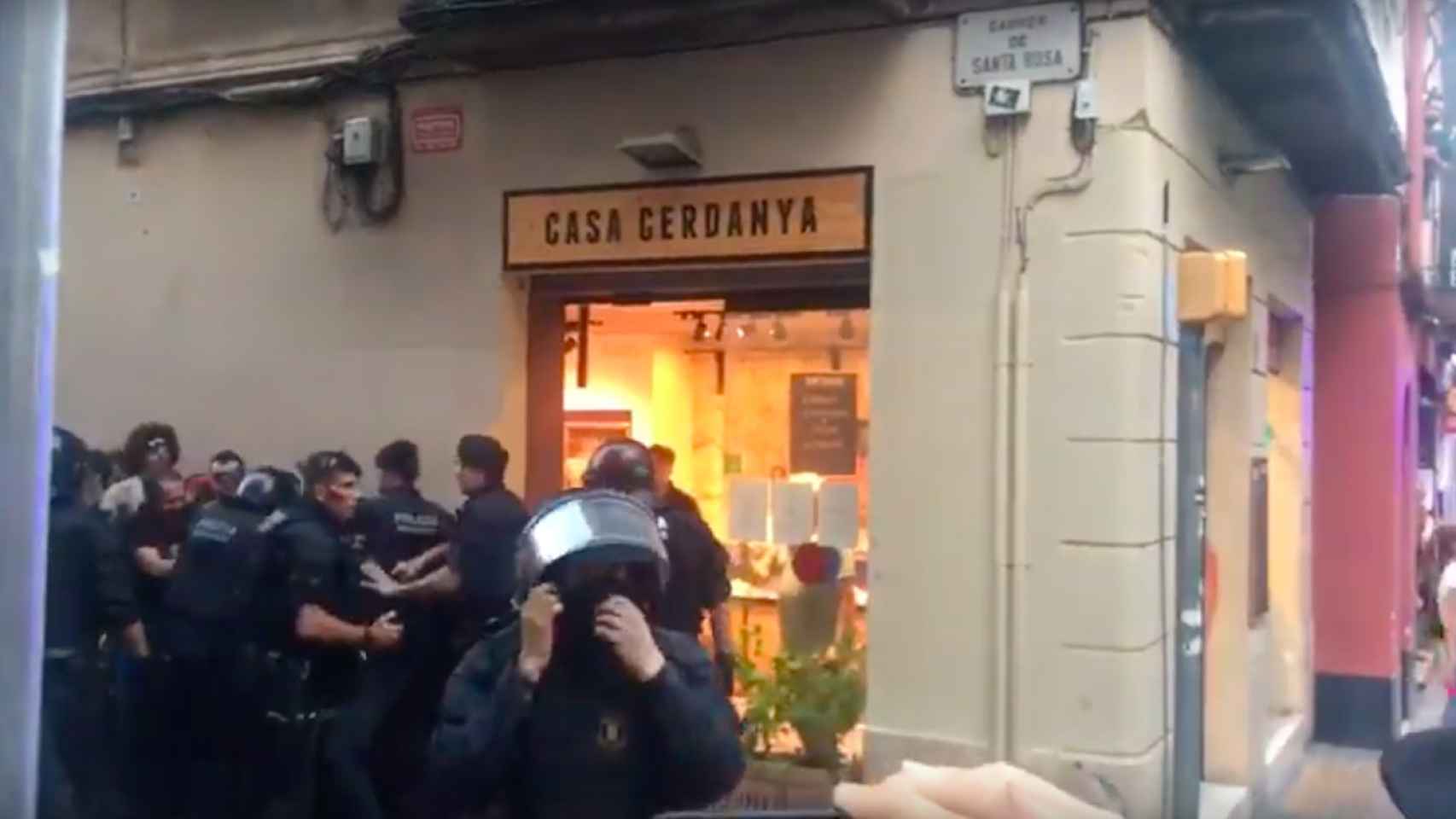 Cargas policiales contra los okupas de Gràcia / MA