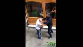 Dos personas se enfrentan en el Gòtic tras un intento de robo