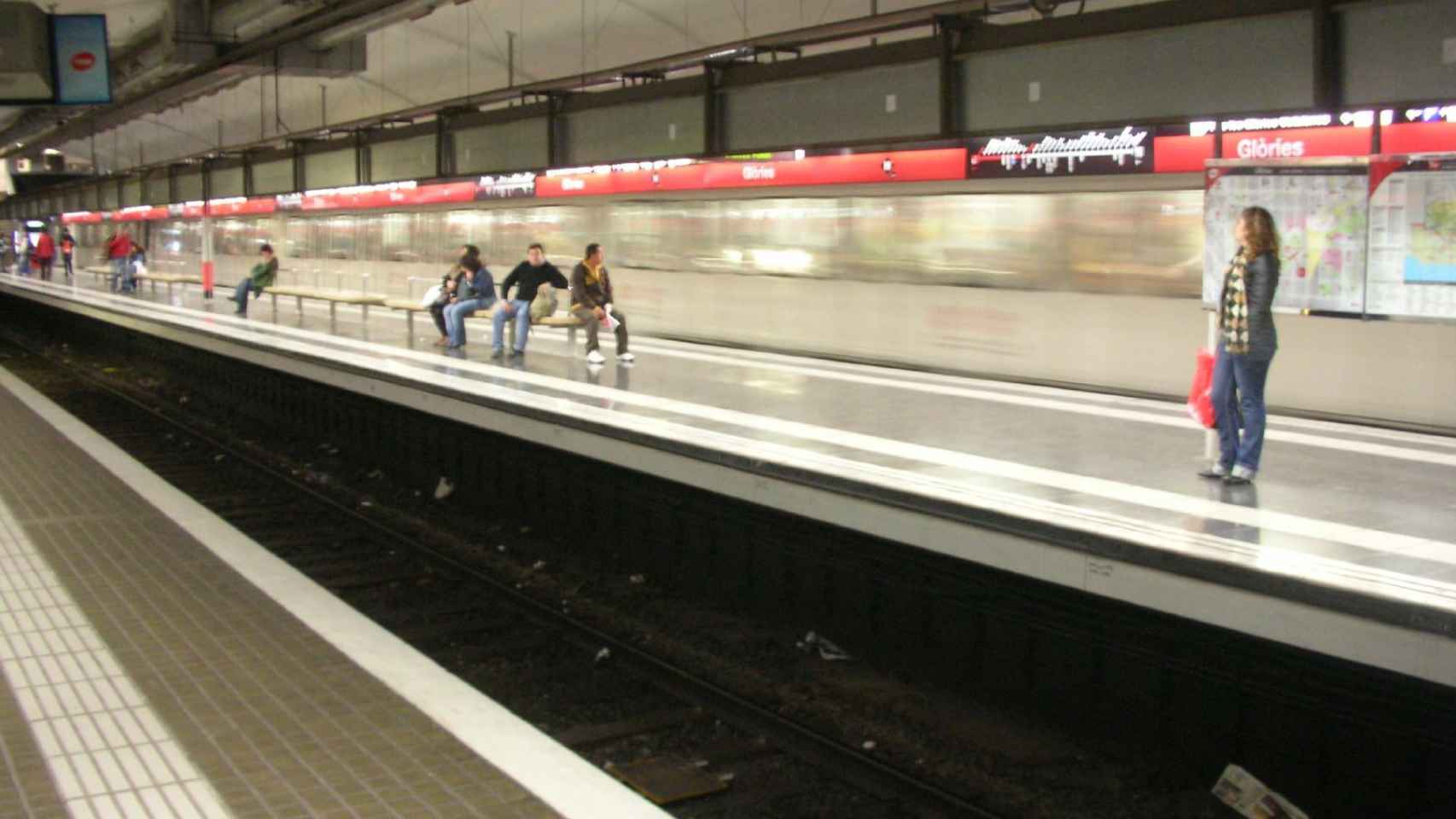 Andén de la estación de metro de la L1 de Glòries / ARCHIVO