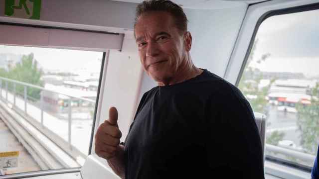 Arnold Schwarzenegger visita la L10 del metro de Barcelona / EUROPA PRESS