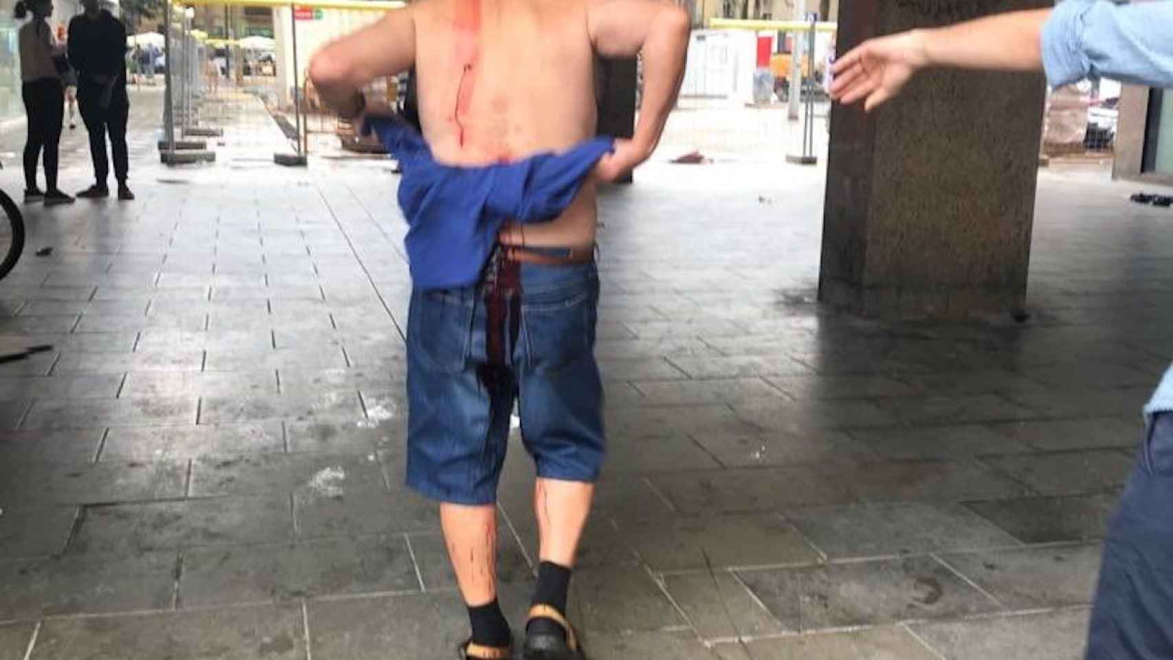 Un hombre ha sido apuñalado por la espalda en barrio del Raval de Barcelona