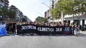 Activistas de 'Fridays for Future' cortan el tráfico en la Meridiana de Barcelona para protestar contra la contaminación / TWITTER