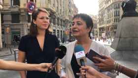 Janet Sanz y Rosa Alarcón atienden a los medios de comunicación en Vía Laietana / EUROPA PRESS