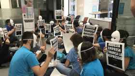 30 activistas independentistas han ocupado una sede de CaixaBank en Barcelona / @TsunamiDemocràtic