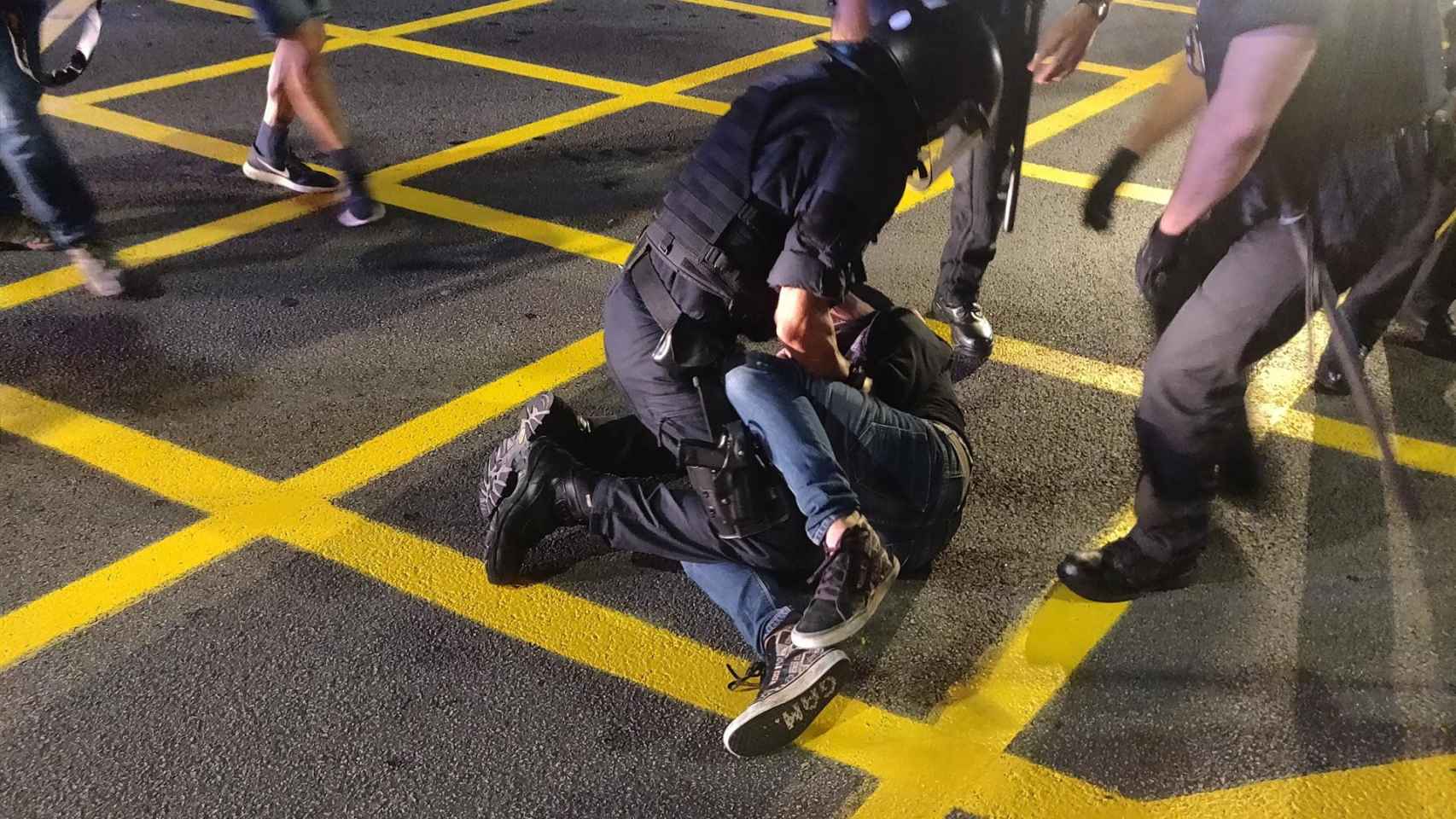Detención de un manifestante en Barcelona / EUROPA PRESS