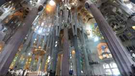 Interior de la Sagrada Família durante una misa / EFE