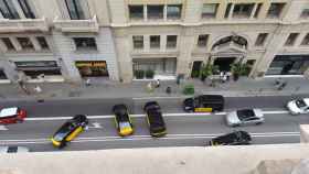 Taxistas cortando Via Laietana contra la sentencia del Tribunal Supremo / Cedida
