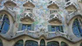 Casa Batlló, uno de los edificios que merece la pena visitar / PIXABAY