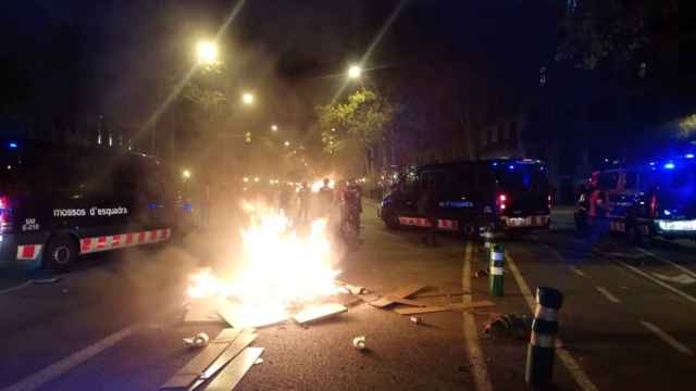 Una hoguera en la protesta de los CDR en Barcelona / ALBA LOSADA