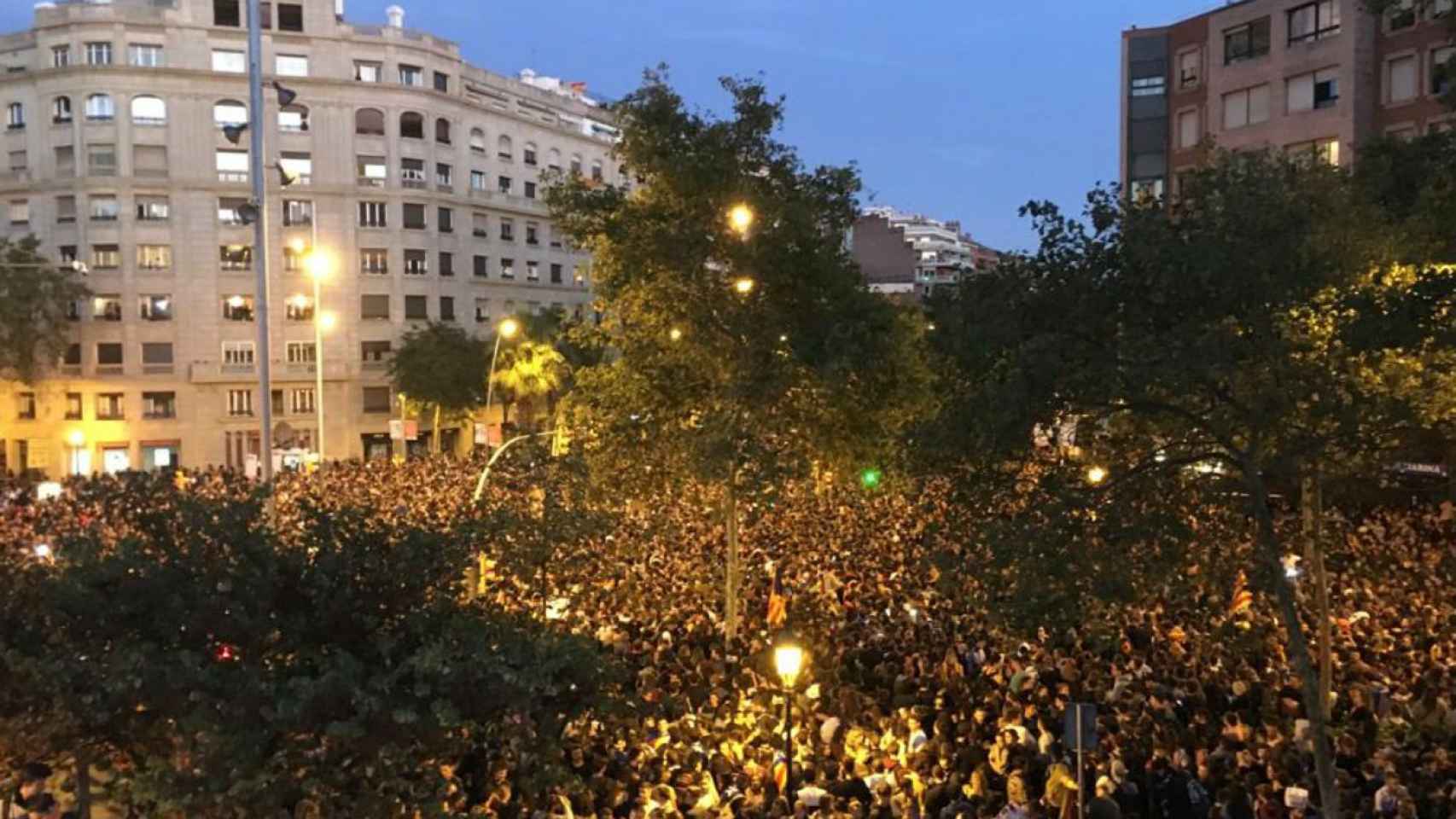 Manifestantes concentrados este miércoles en Barcelona / AL