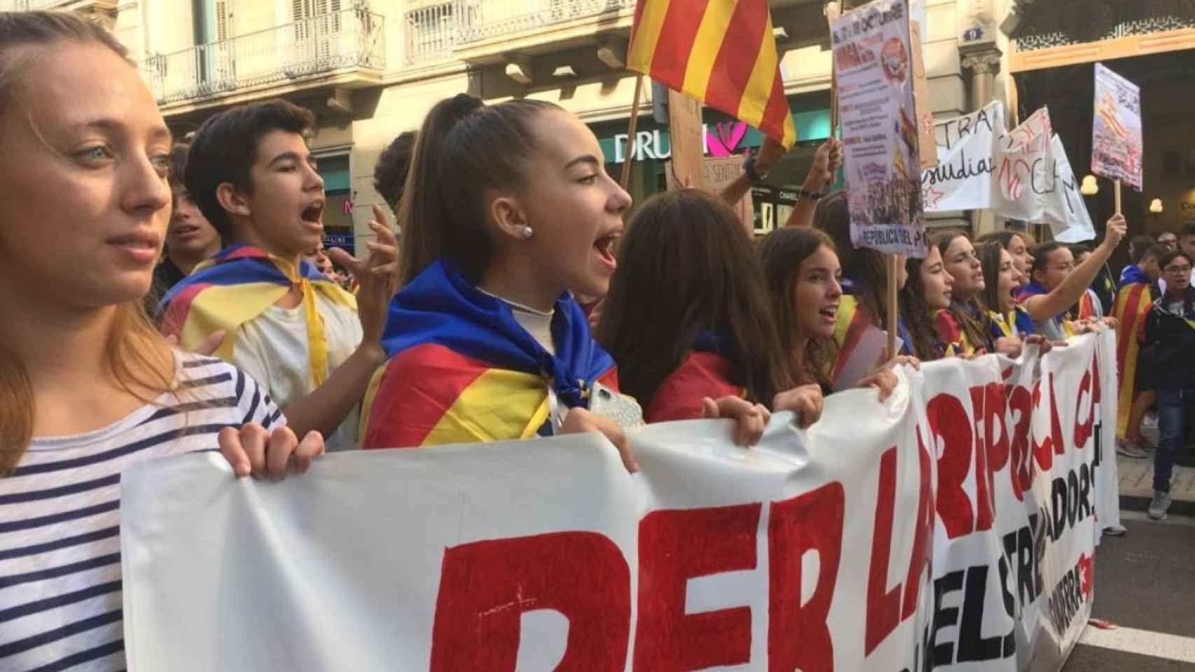 Los estudiantes se manifiestan en Barcelona / ALBA LOSADA