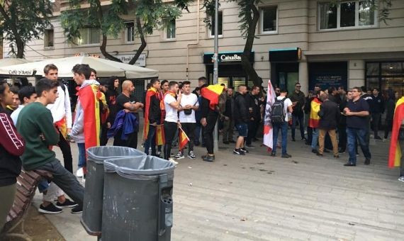 Manifestantes en la protesta españolista / ALBA LOSADA