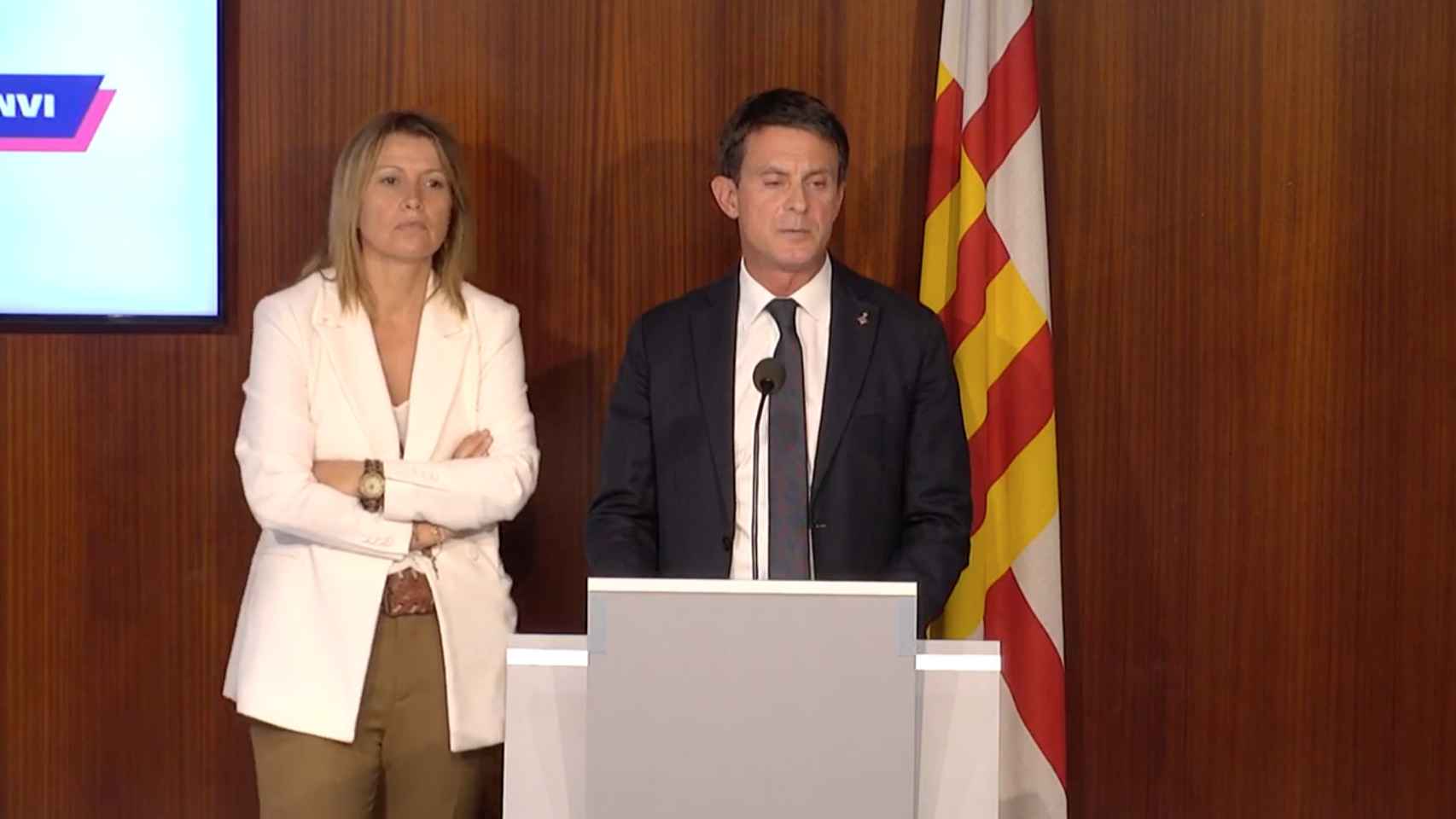 Manuel Valls junto con Eva Parera, en el Ayuntamiento de Barcelona / AYUNTAMIENTO DE BARCELONA