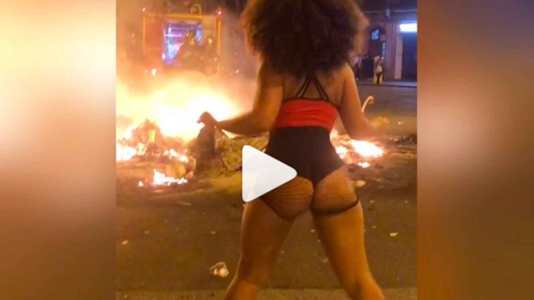 La joven barcelonesa bailando 'twerking' durante las barricadas / INSTAGRAM
