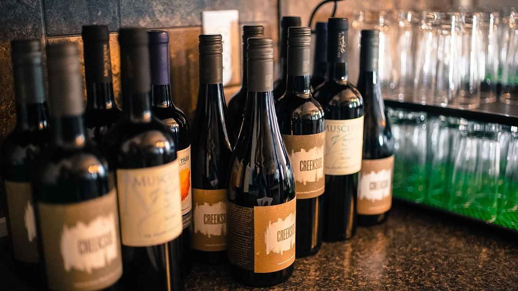 Botellas para hacer una cata de vinos en Barcelona
