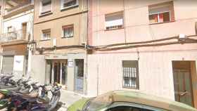 Imagen de la calle de la Font, en L'Hospitalet de Llobregat, donde ha aparecido el cadáver / GOOGLE MAPS