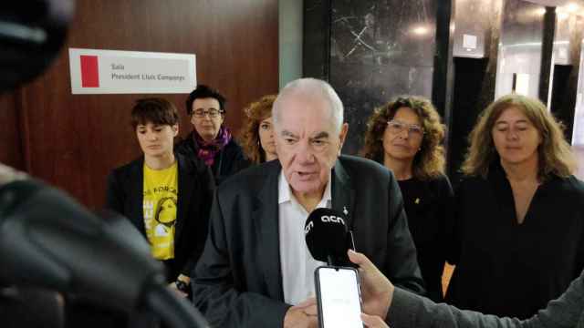 Ernest Maragall atiende a los medios tras la celebración de una comisión municipal / ERC