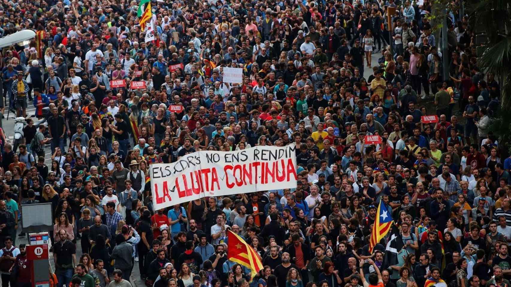 Manifestación convocada por los Comités de Defensa de la República (CDR) / EFE - Enric Fontcuberta