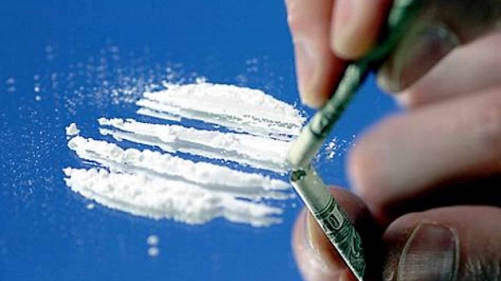 Una imagen ilustrativa de una persona consumiendo cocaína / EFE