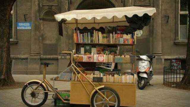 Imagen de una librería móvil para fomentar la lectura en otra ciudad / Archivo