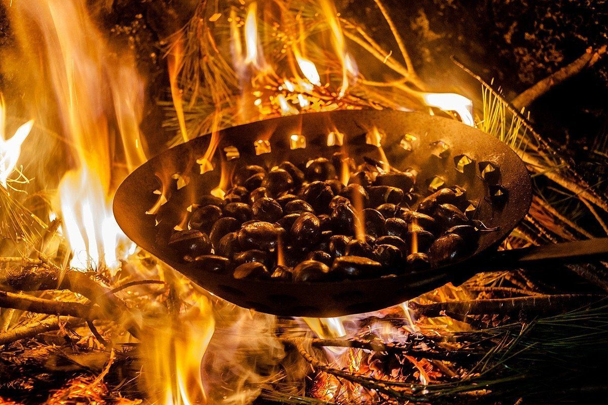 Castañas cociéndose en la tradicional Castañada/ Metrópoli Abierta