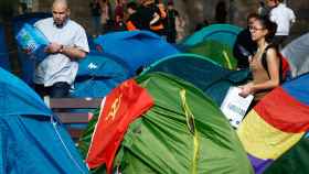 Manifestantes independentistas acampados en plaza de la Universitat / EFE